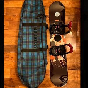 Kids snowboard size 120, w same size burton snowboard bag